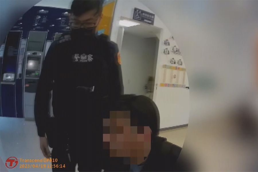 疑似車手提領鉅款 警方到場男刪手機訊息 - 台北郵報 | The Taipei Post 疑似車手提領鉅款 警方到場男刪手機訊息 - 台北郵報 | The Taipei Post