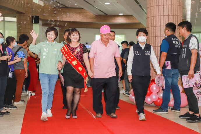 112年模範母親代表表揚活動 嘉義縣18鄉鎮模範母親齊聚受獎 - 台北郵報 | The Taipei Post