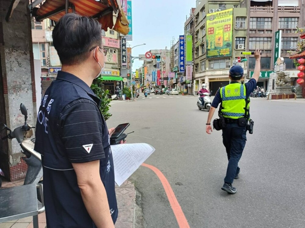 【有片】桃警交通大執法加強臨檢 攔查違規駕駛逮通緝犯 - 台北郵報 | The Taipei Post