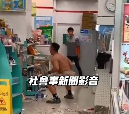 【有片】浩克？肌肉男半裸大鬧超商 員警遭毆腦震盪
