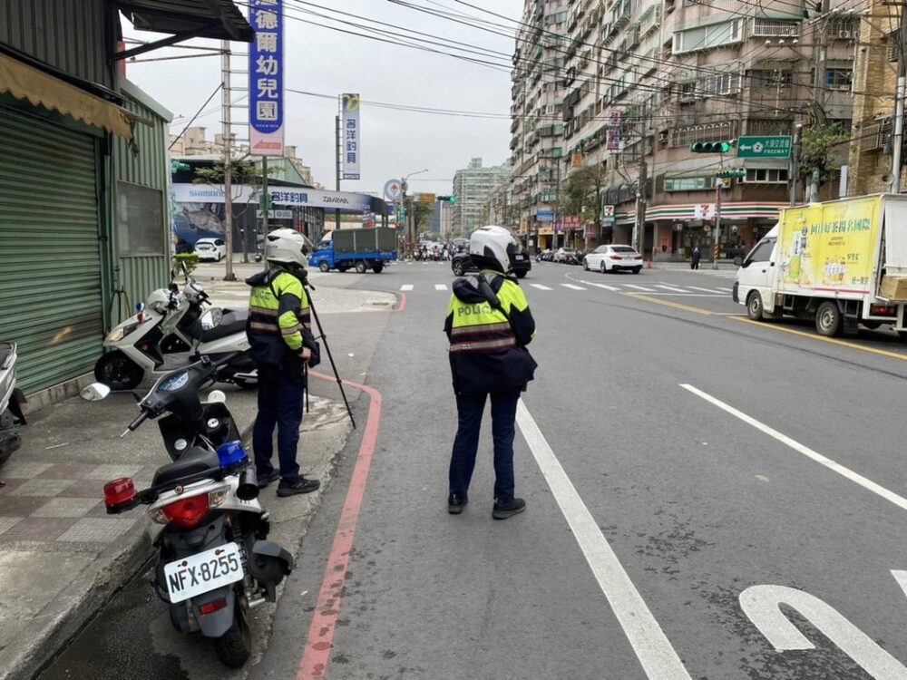 八德警舉牌快閃強化宣導 捍衛行人用路安全 - 早安台灣新聞 | Morning Taiwan News