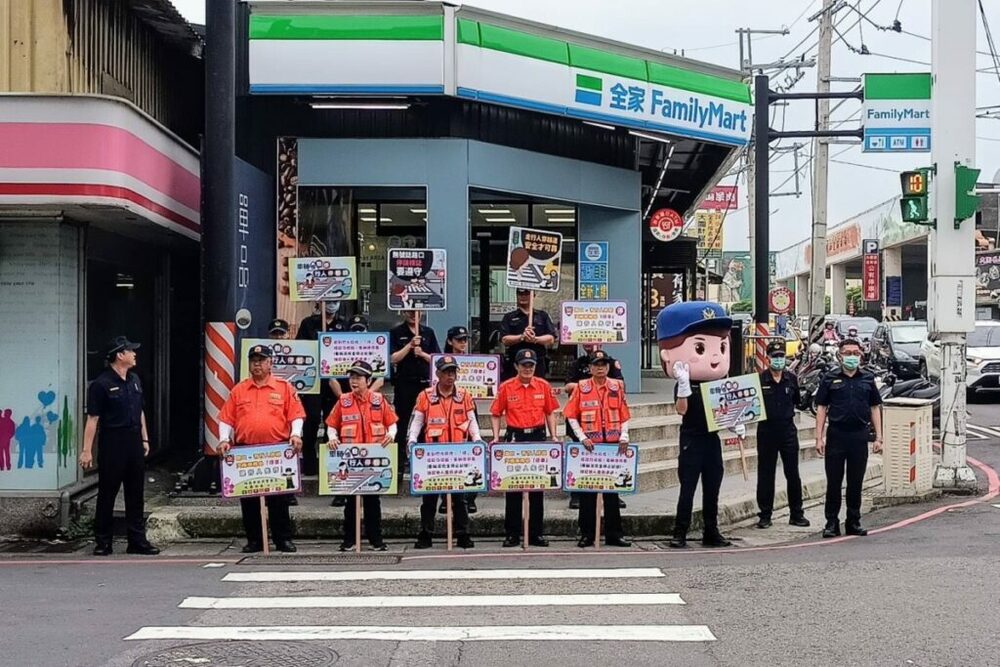 洗刷行人地獄惡名 桃警交通熱點加強宣導