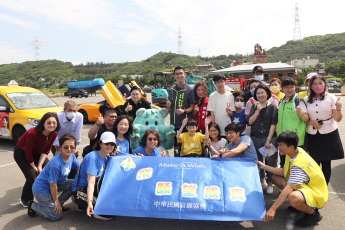 病童許願 喜願協會幫忙圓夢 罕病兒小樂喜搭蓮花跑車兜風 - 早安台灣新聞 | Morning Taiwan News