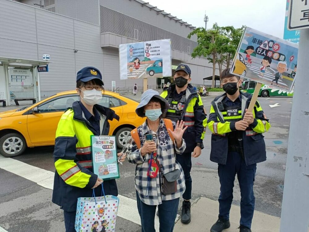 翻轉「行人地獄」汙名 桃警重點路口擴大交安宣導