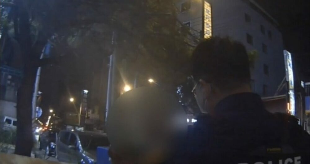 路倒醉男不滿勸導飆國罵 警方依法壓制逮捕送辦