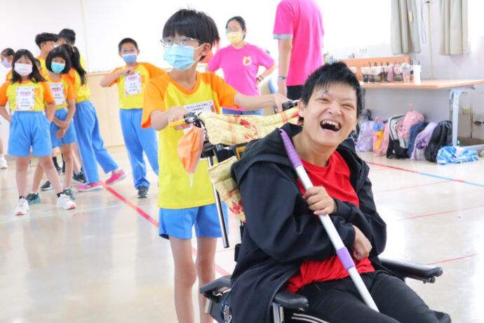 長坑國小與八里教養院「礙的初體驗」 腦麻生玩贏輪椅曲棍球令學生讚嘆 - 台北郵報 | The Taipei Post
