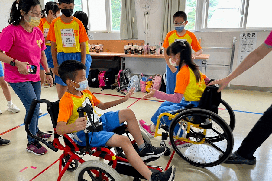 長坑國小與八里教養院「礙的初體驗」 腦麻生玩贏輪椅曲棍球令學生讚嘆 - 台北郵報 | The Taipei Post