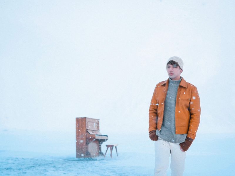 陳零九推出冰島續集〈Insane〉 零下6度雪地彈琴！驚見「琴都結冰了」
