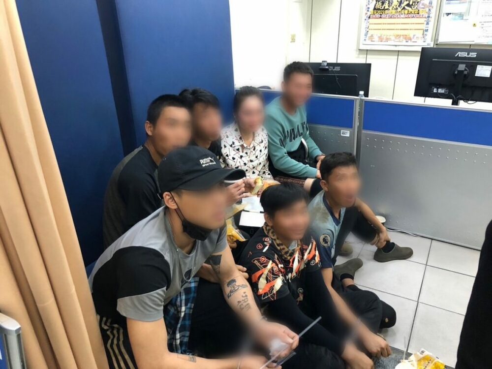【有片】失聯移工專車接送上班 6男1女當街被逮