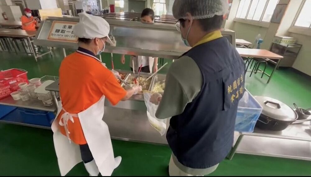 全台首創！桃園推「一企業一食安志工」計畫 讓員工吃得健康