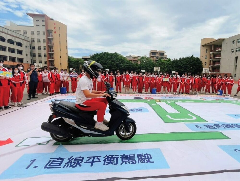 桃市教育局攜手中壢監理站 校園舉辦機車安全駕駛課程