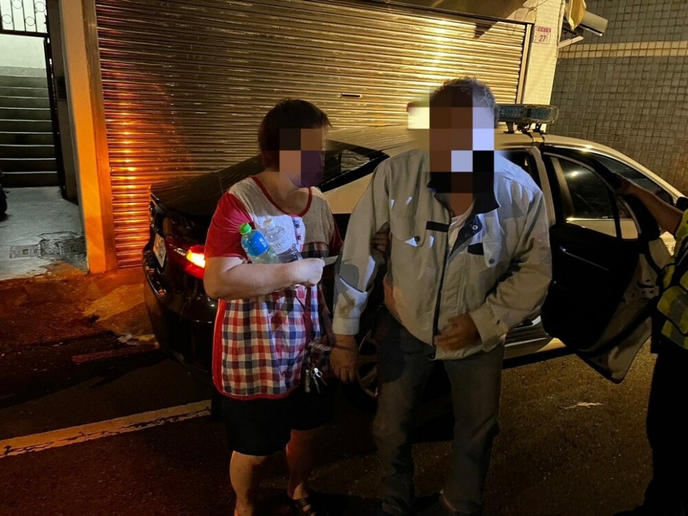 洗腎翁為家計堅持外出工作 頭暈跌坐路旁警及時協助 - 台北郵報 | The Taipei Post 洗腎翁為家計堅持外出工作 頭暈跌坐路旁警及時協助 - 台北郵報 | The Taipei Post