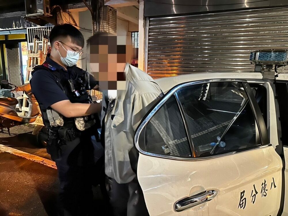 洗腎翁為家計堅持外出工作 頭暈跌坐路旁警及時協助
