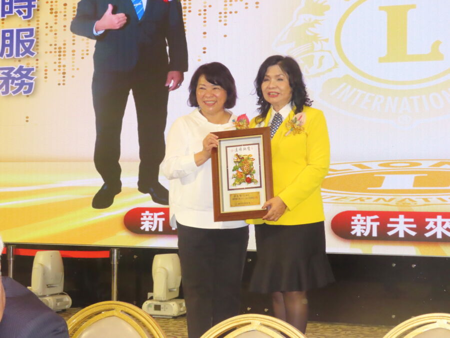 國際獅子會300e-1區新卸任總監交接梁滙榛接任