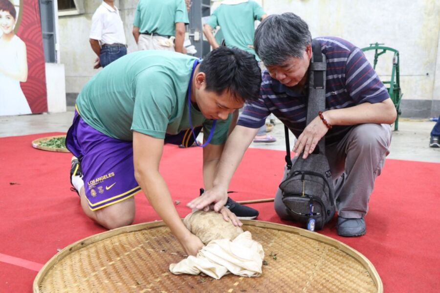 睽違4年「木柵鐵觀音茶製茶技術競賽」再度舉辦！資深茶師張文欽先生榮獲特等獎