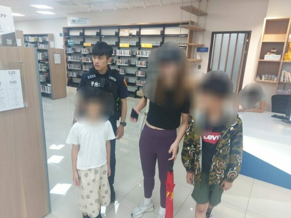 女童圖書館走失急壞媽媽 八德暖警協尋助找回
