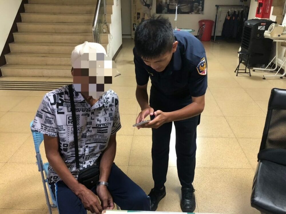 7旬翁凌晨獨自外出喊餓 龍警自掏腰包助果腹