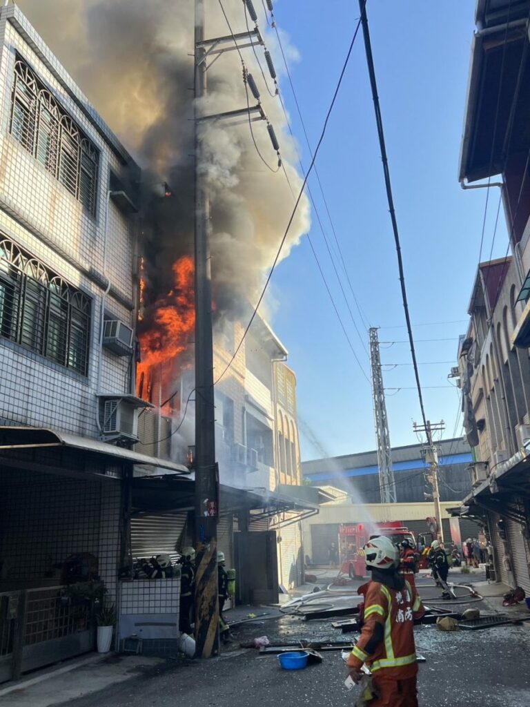 【有片】桃園平鎮民宅惡火 疑屋主燒成焦屍死因待查