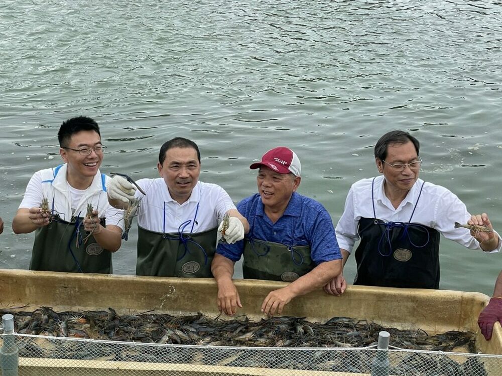 侯友宜南下訪屏東農漁民 囑託蘇清泉拚通路