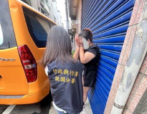 桃園阿嬤落淚談獨養孫女壓力大 繳不起近萬元健保費