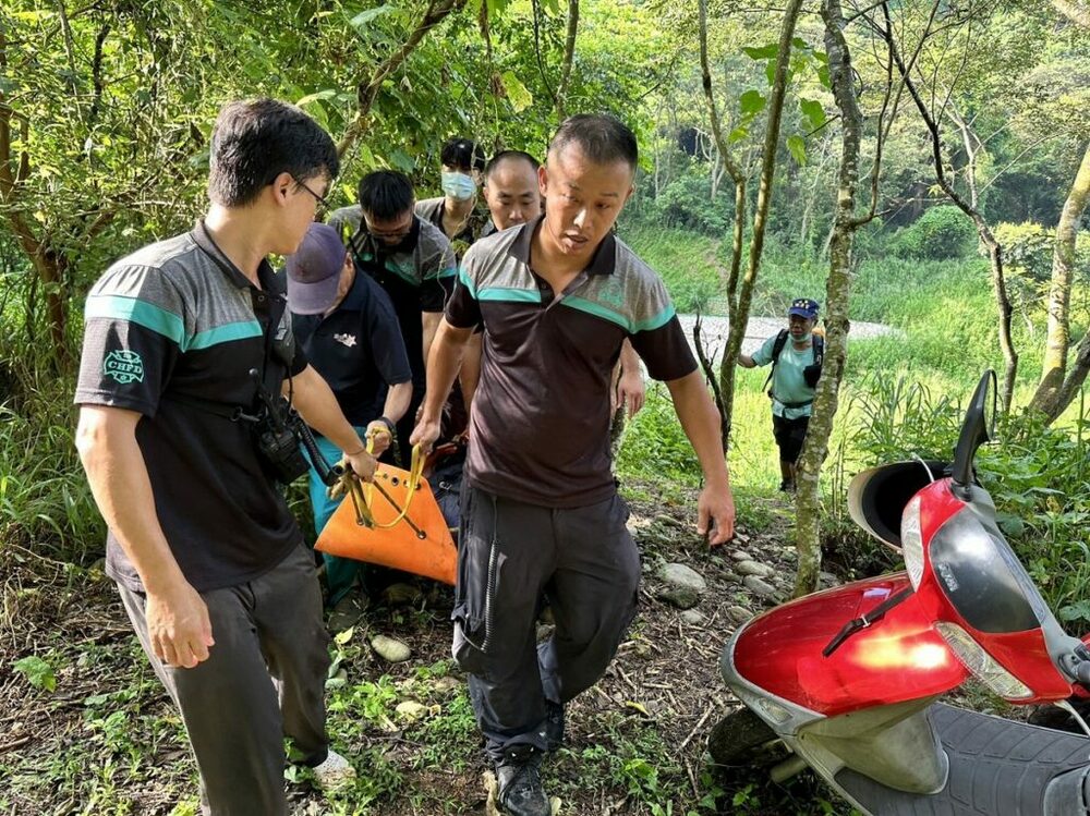 男子晨運失足墜落山坡求救　警民合力救起緊急送醫