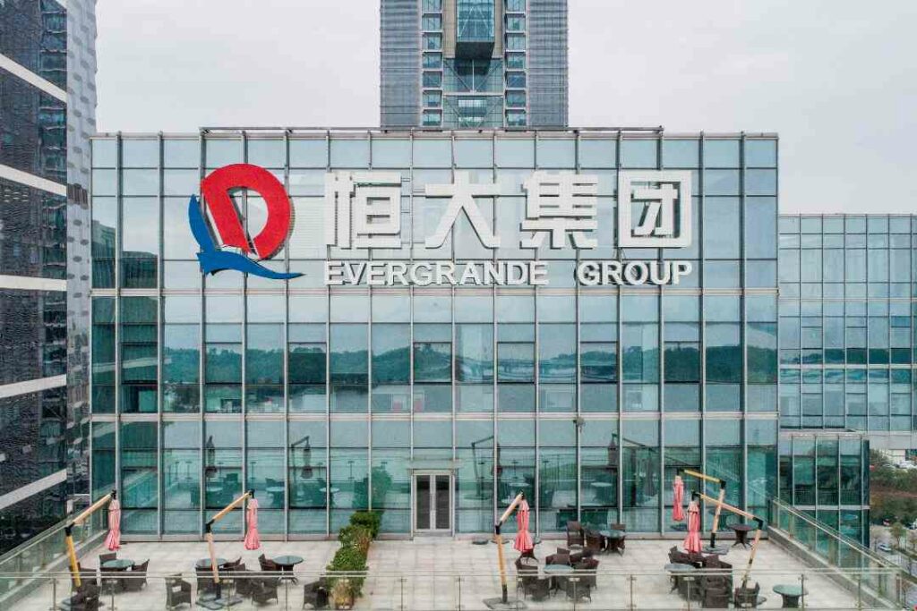 中國恆大債務危機滾雪球 2名前高管驚傳被監控