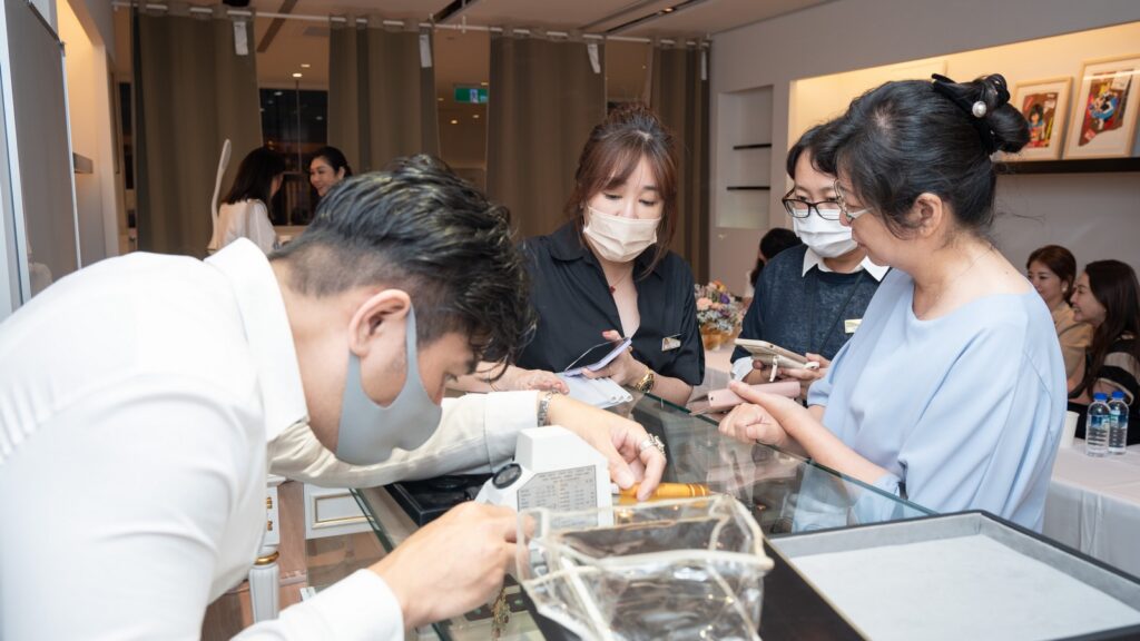 拍賣千萬美元等級紅寶來台展示，新世界海達集團首度展出，免費參觀及鑑定