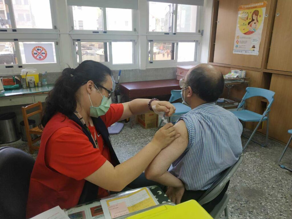 秋冬呼吸道疾病好發季節 長者打滿「這三劑」提升保護力