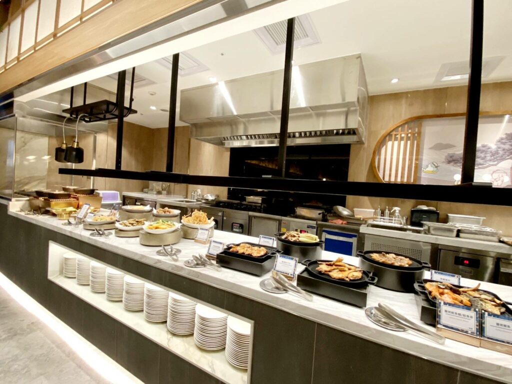 饗食天堂插旗台中三井LaLaport南館 大甲芋頭、東泉辣椒醬入菜