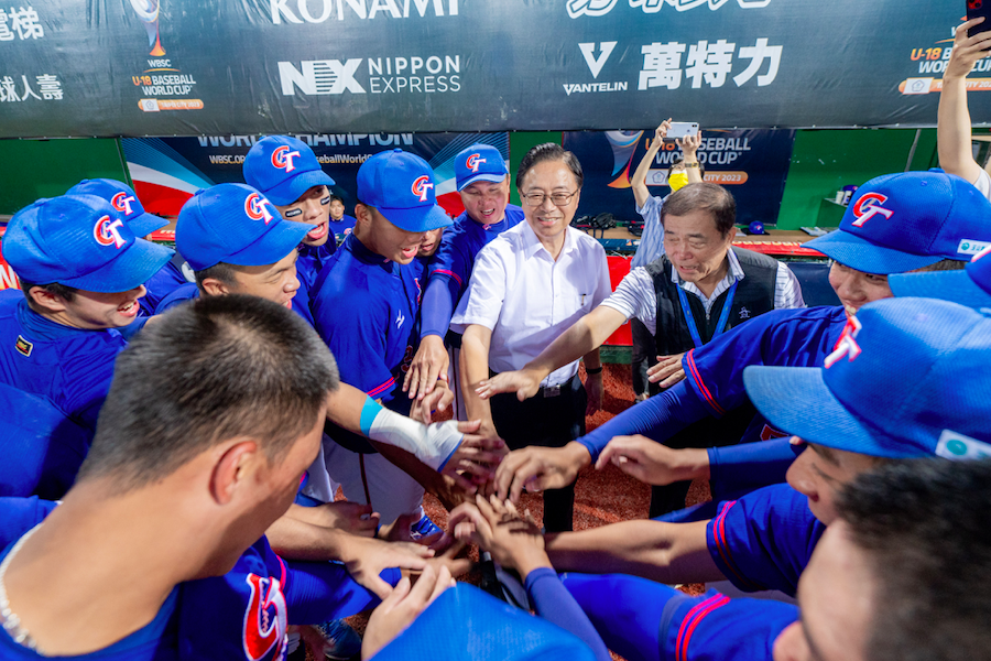 U18世界盃中華隊全勝預賽 張善政為球員加油打氣 - 台北郵報 | The Taipei Post U18世界盃中華隊全勝預賽 張善政為球員加油打氣 - 台北郵報 | The Taipei Post