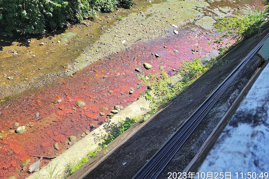 三峽溪現紅色污水 調配漆料工作室違反法規將面臨嚴厲處罰 - 台北郵報 | The Taipei Post 三峽溪現紅色污水 調配漆料工作室違反法規將面臨嚴厲處罰 - 台北郵報 | The Taipei Post