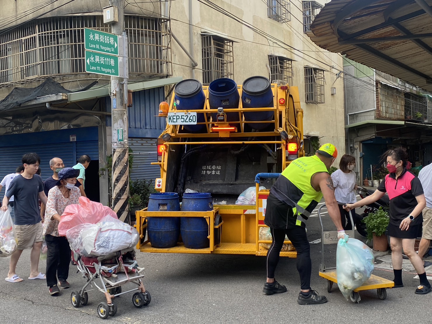 倒垃圾辱罵清潔隊員「XX娘」 桃園屁孩下場慘了 - 台北郵報 | The Taipei Post