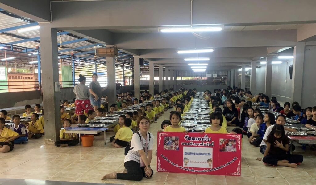 台灣宗教多元 泰國神明寶殿香火鼎盛