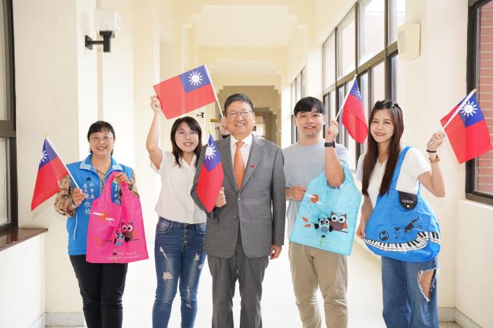 國旗飄揚 竹縣府邀民眾同慶國慶拿好禮