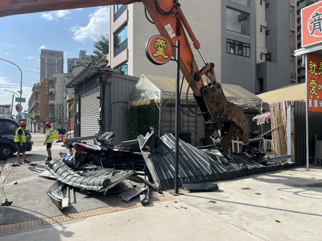 酒吧住宅區內半夜喧鬧擾民-桃園建管處執行「靜鄰專案」強拆