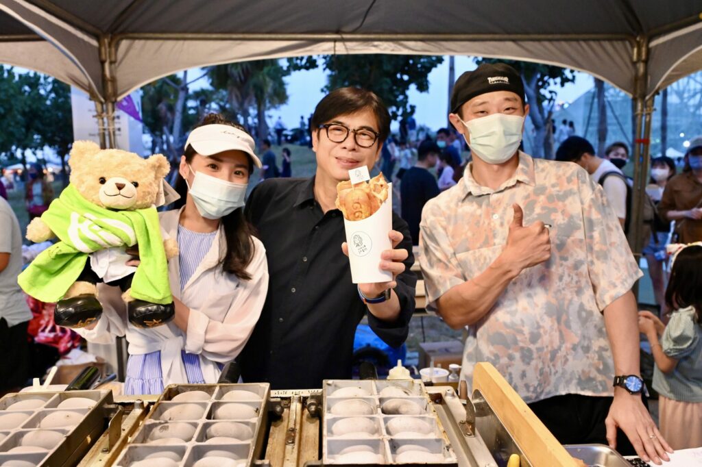 高市「城市嶼浪市集」吸3萬人潮　陳其邁：青年攤車品牌呈現港都魅力
