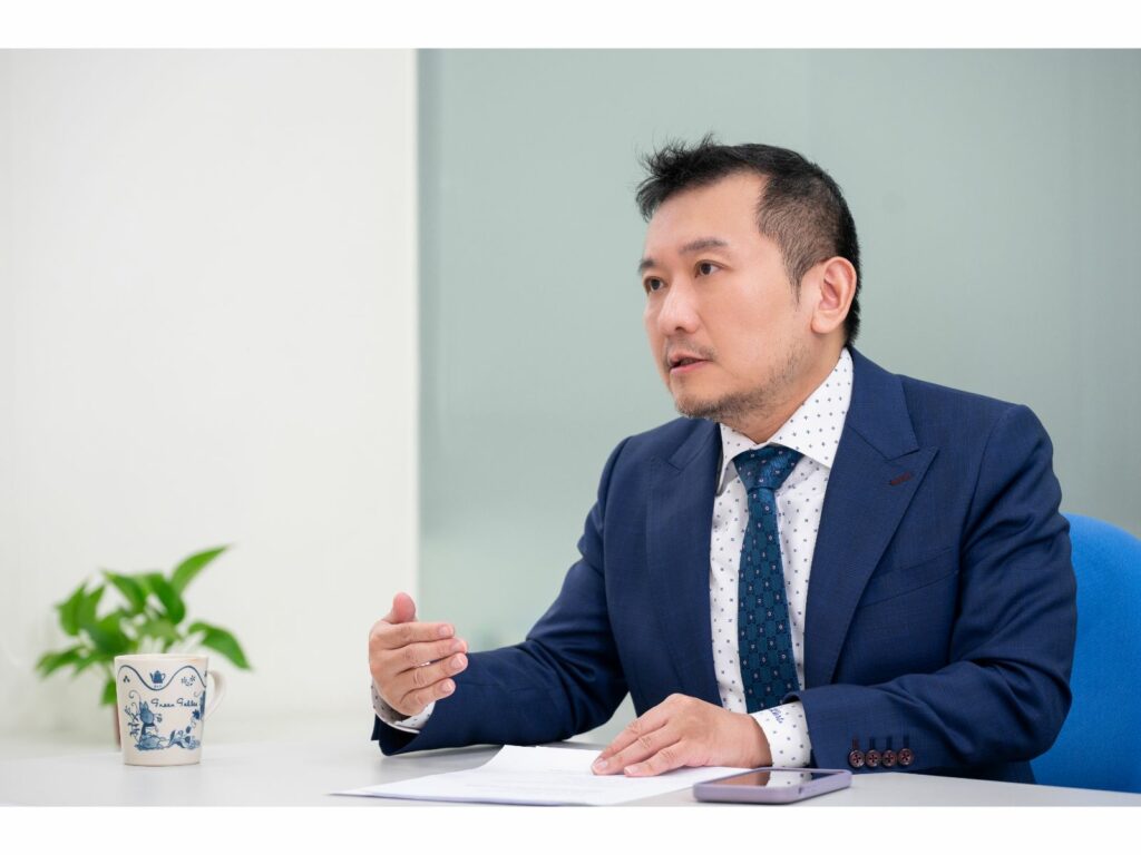 看見疾病的苦痛-陳銘哲博士創立「艾斯克立必恩」-拯救無藥可醫的病患