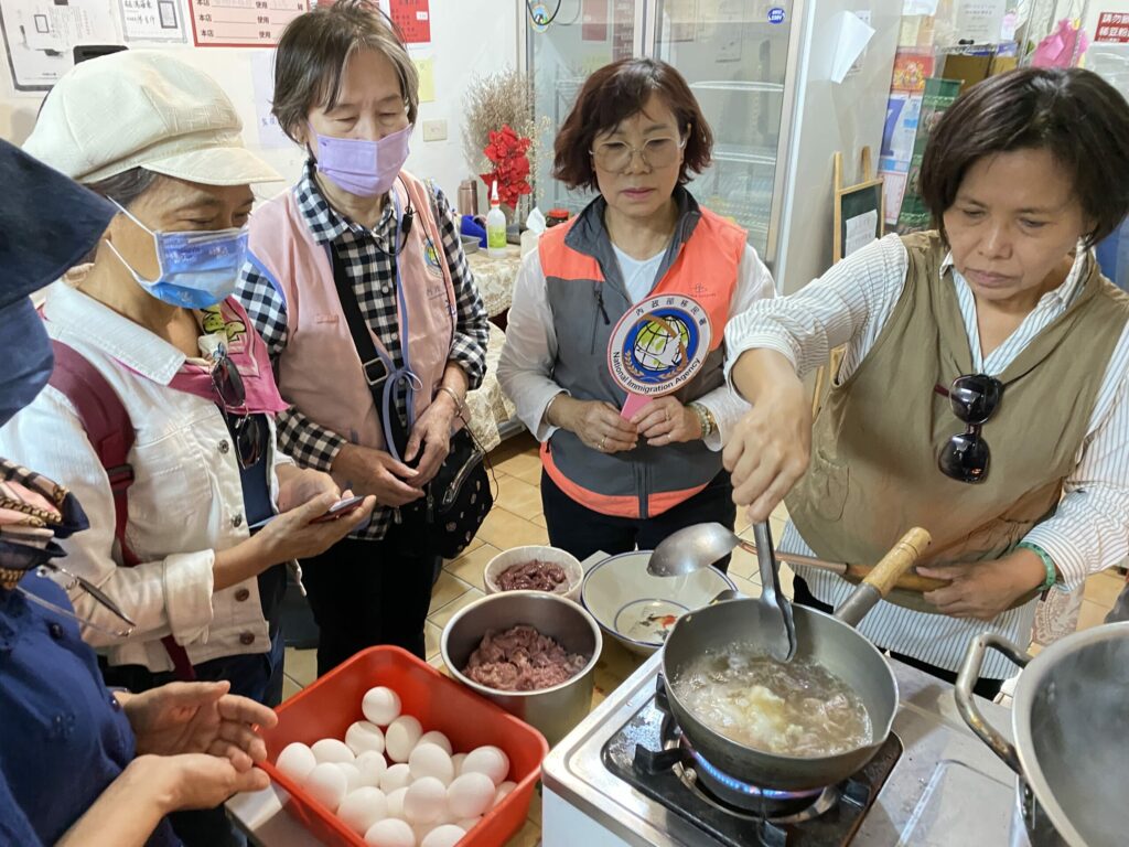移民署桃園站舉辦龍岡文化體驗活動-採買異國食材大啖米干