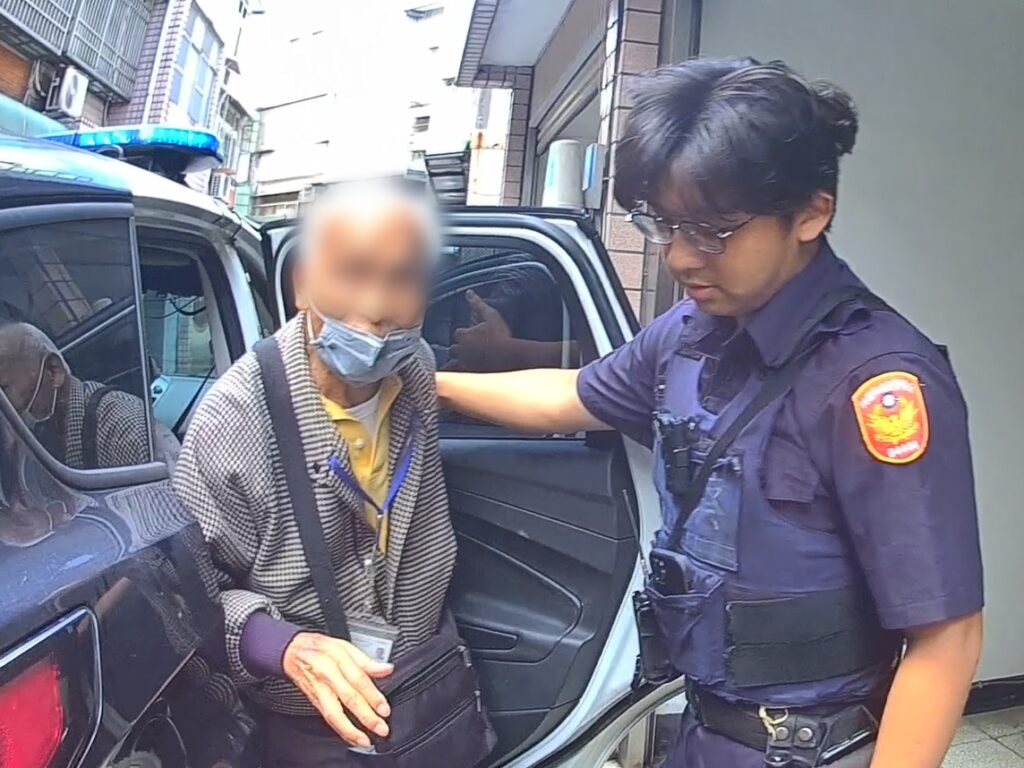 9旬老翁外出迷途-中壢警民熱心伸援