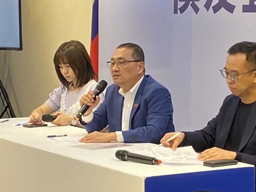 民調輸就當副！侯友宜籲柯文哲明日公開直播重新檢視9份民調