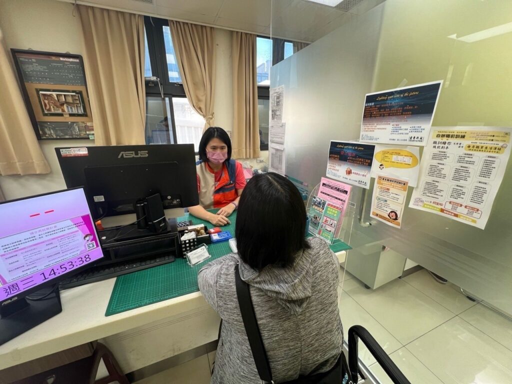 家中經濟支柱突遭開除-勞動部桃竹苗分署助她投入長照工作
