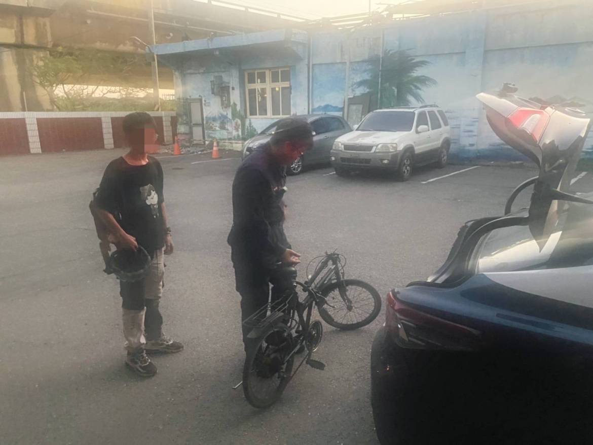 單車少年臉色蒼白衝派出所求助 大園警及時伸援 - 台北郵報 | The Taipei Post