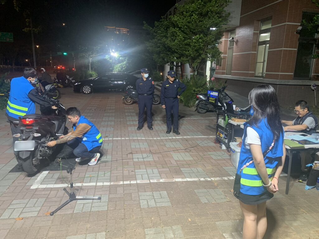 壢警取締違法改裝車 未成年被揪無照GG了