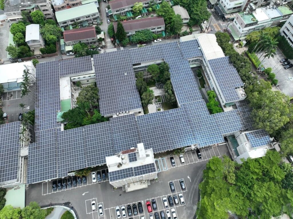 桃園環保行政園區落實低碳永續 設Youbike站點、太陽能發電設備