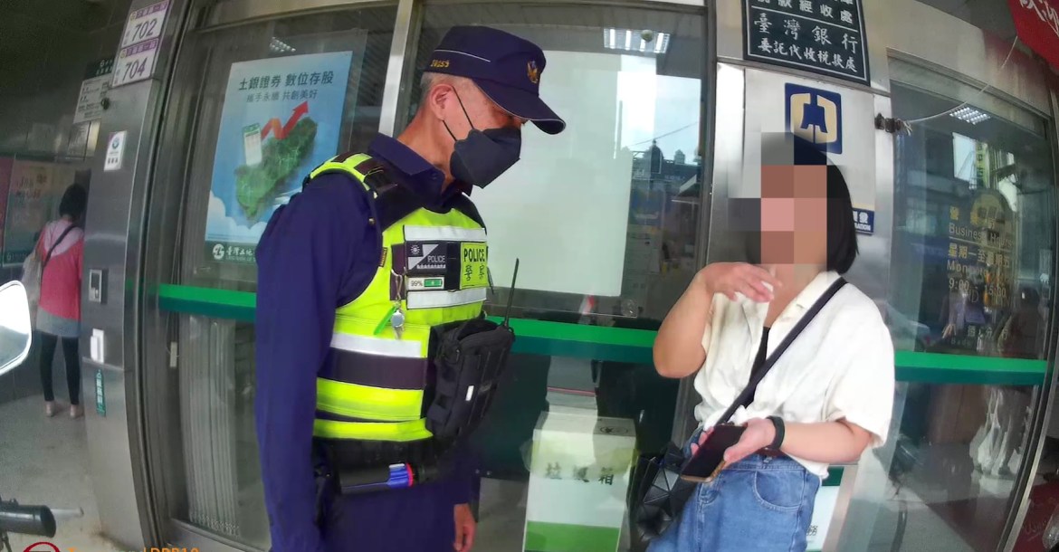 誆騙「代購精品包」女險匯27萬 八德警及時勸說阻詐 - 台北郵報 | The Taipei Post 誆騙「代購精品包」女險匯27萬 八德警及時勸說阻詐 - 台北郵報 | The Taipei Post