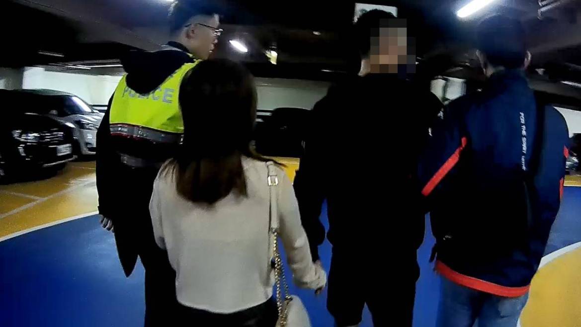 通緝男自認「開車技術好」躲查緝 偕女友逛萬聖城遭活逮 - 台北郵報 | The Taipei Post 通緝男自認「開車技術好」躲查緝 偕女友逛萬聖城遭活逮 - 台北郵報 | The Taipei Post
