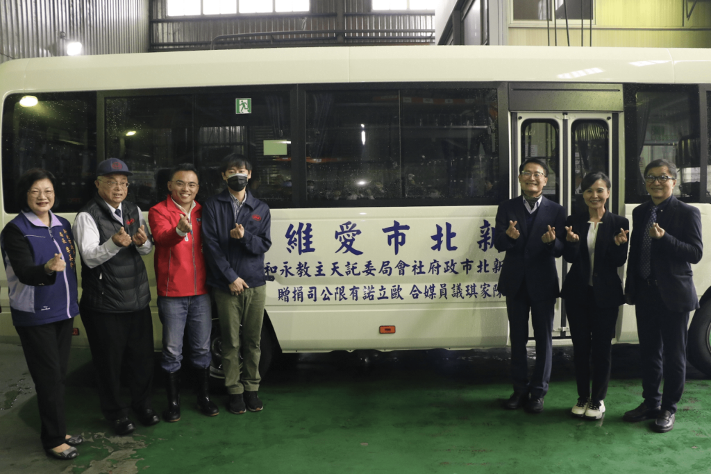 重生之路：火場奇蹟人生-歐立諾公司捐贈392萬巴士助身心障礙者
