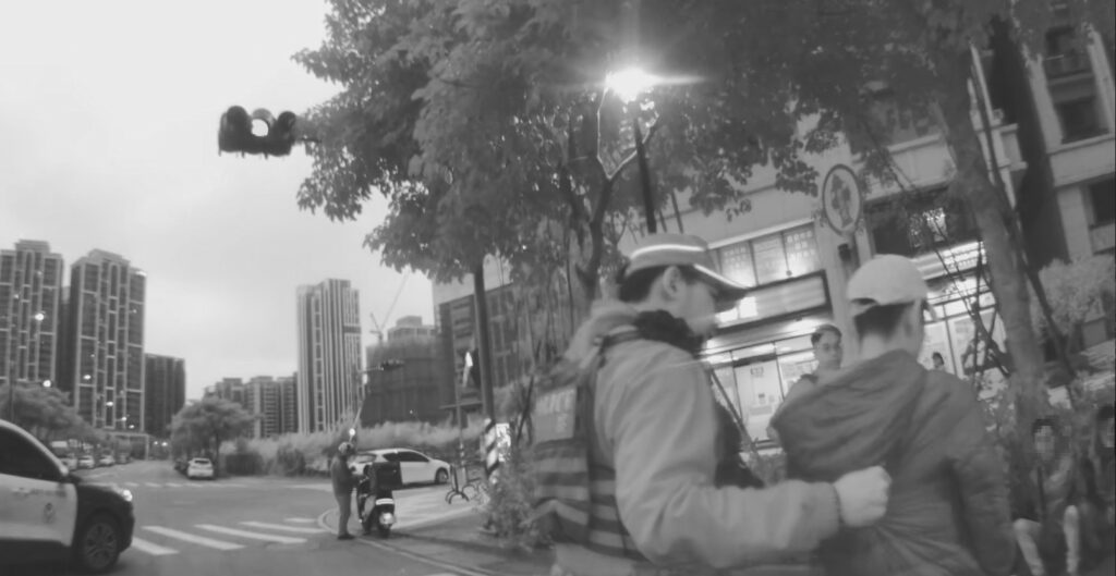 可疑！移工見警車經過急閃人-原因曝光