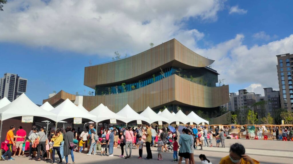 全台最美圖書館迎開幕1周年-桃市圖：入館人次已破423萬