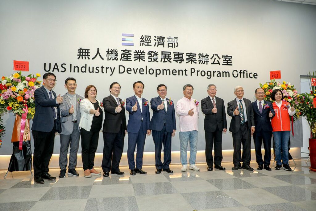 經濟部進駐亞創無人機研發中心　專案辦公室揭牌啟用
